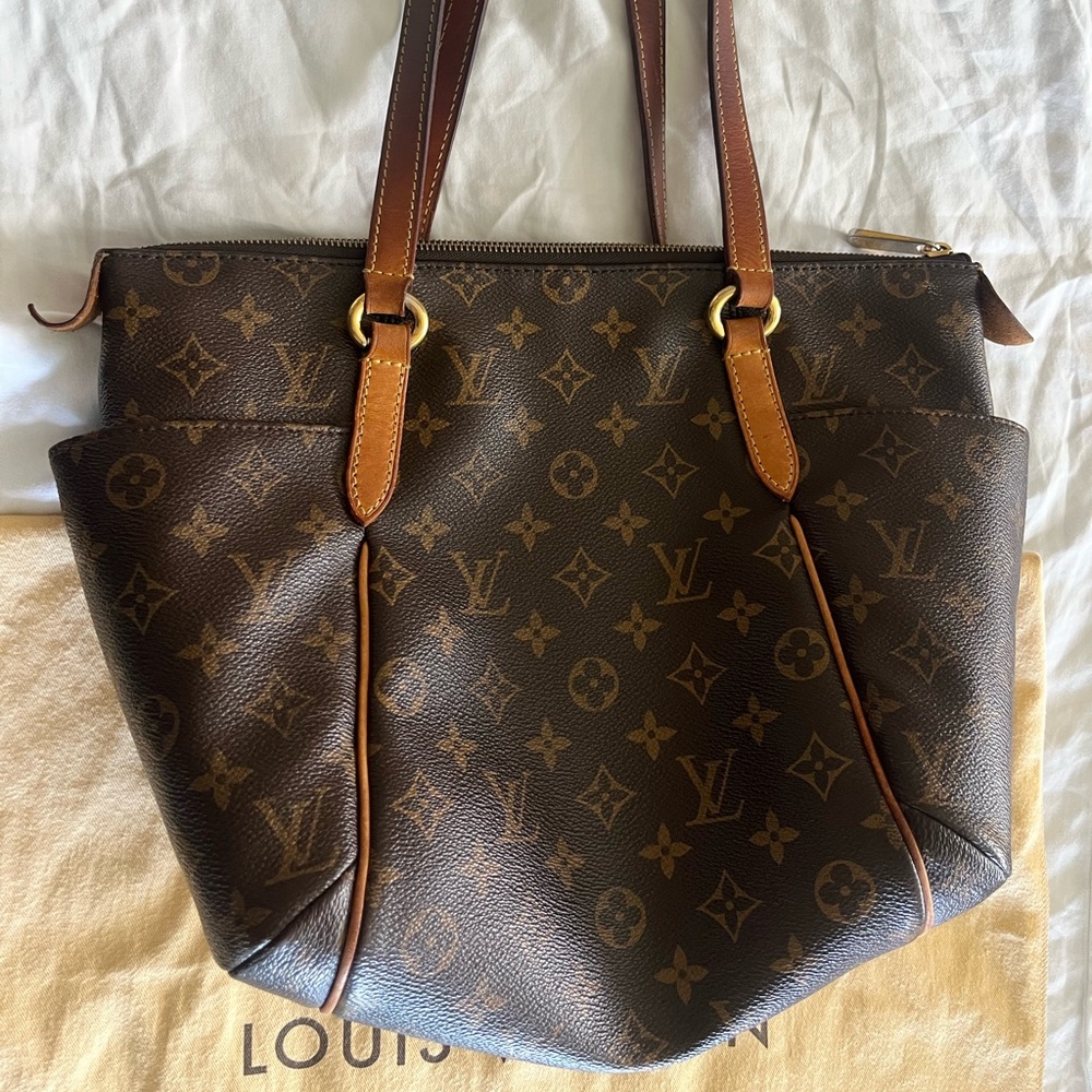Louis Vuitton Monogram Totally MM